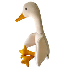 Load image into Gallery viewer, Clara η μαλακή χήνα  / Clara, the soft goose
