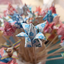 Load image into Gallery viewer, λουούδια οριγκάμι / origami flowers
