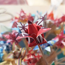 Load image into Gallery viewer, λουούδια οριγκάμι / origami flowers
